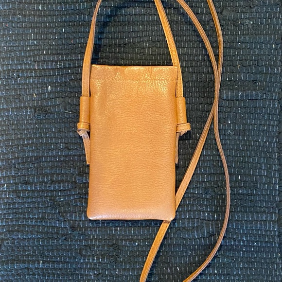 Madewell Leather Crossbody Smartphone Wallet - Picture 4 of 7